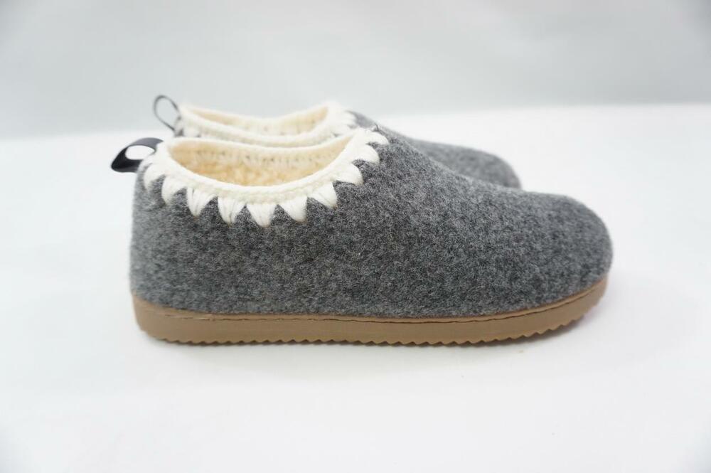 GUMUSSERVI WOMEN 6 GRAY MAN MADE FLEECE SLIP ON SLIPPERS